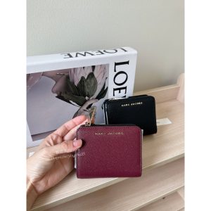 美國代購🇺🇸 現貨+預購 MARC JACOBS MJ 魚子醬紋 立體logo 短夾 中夾 皮夾