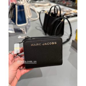 美國代購🇺🇸 現貨 Marc Jacobs MJ 防刮皮革 短夾 皮夾 錢包 立體logo 黑色 皮夾 皮件類